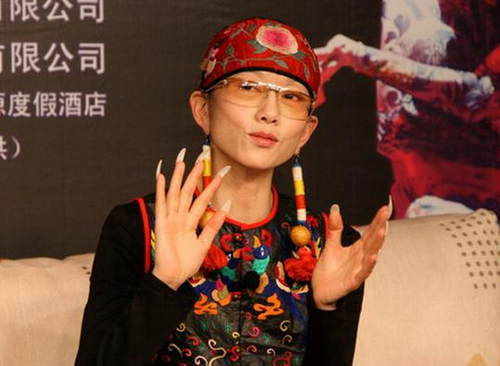 58岁孔雀公主杨丽萍高清镜头下尽显老态素颜吓人