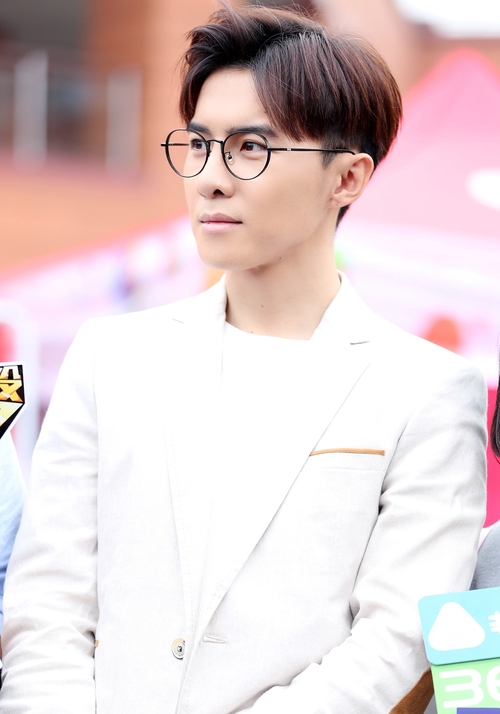 唐禹哲饰演白舟