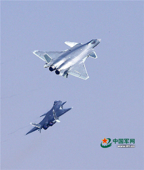 原标题:军网记者目击歼 20首飞 震撼场面引观众惊呼 ■中国军网记者