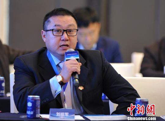 加拿大四川总商会会长刘祖军正在发言. 刘忠俊 摄