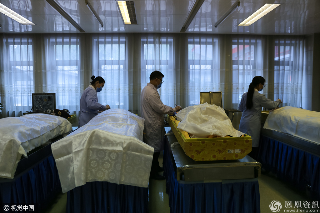 揭秘八宝山女子入殓师:三年为5000具尸体整容