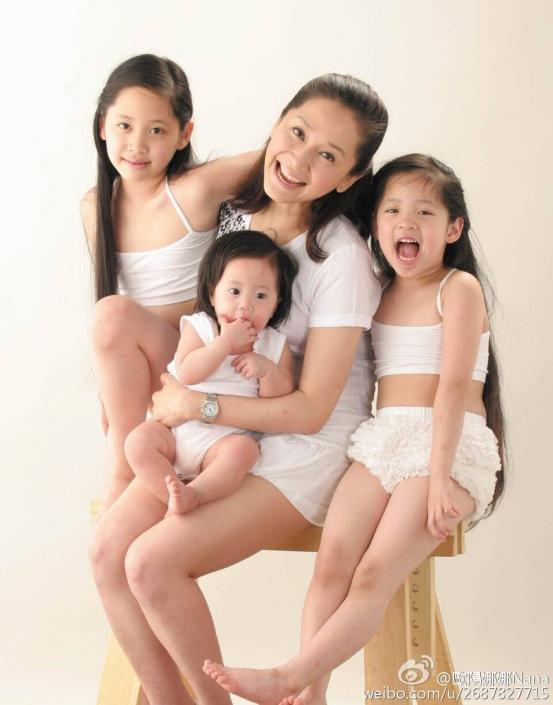 欧阳娜娜曝自己小时候照片,胖乎乎超可爱,姐妹三个属她漂亮!