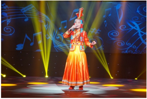 童星李郡一唱响央视乐童嘉年华