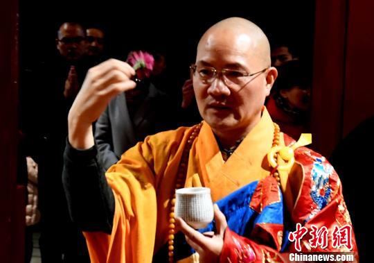 福建省佛教协会副会长兼秘书长,福州开元寺方丈本性法师主持该元旦