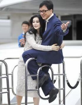 范冰冰和成龙大哥的这几张图 难怪李晨看了这么慌