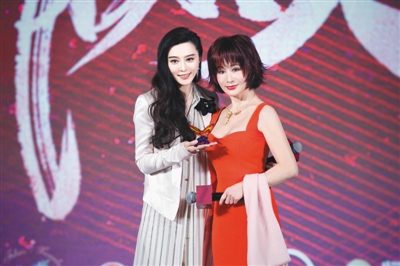 范冰冰潘迎紫两代"女皇"世纪会面