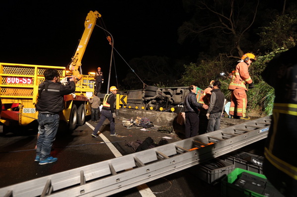 台湾一公路车祸致34死12伤 系30年来最严重事故