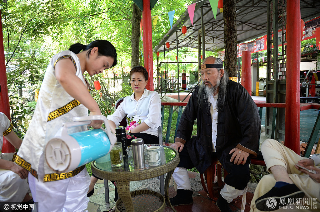 练功中的青城派掌门练武之人不怕谁