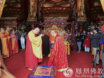 浙江嘉兴精严讲寺举行峙宇法师荣膺方丈升座法会