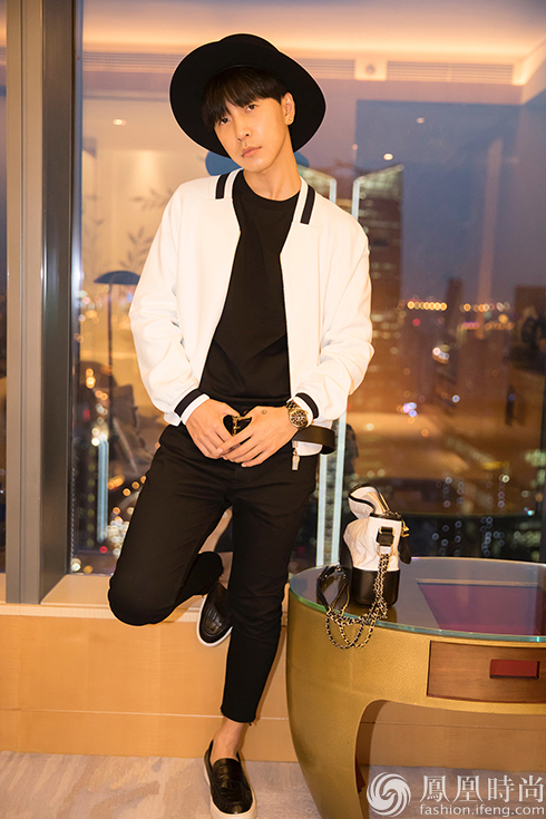 韩火火亮相某品牌时尚活动 完美诠释最in简约穿搭