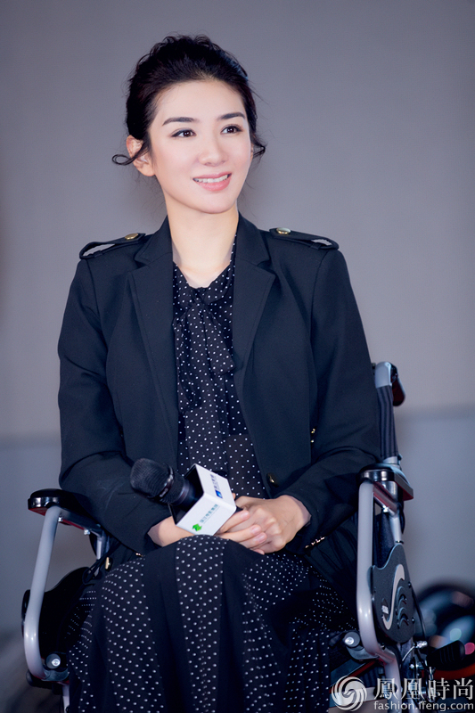 黄奕亮相珠江电影之夜 新片《碟仙》订档万圣节_凤凰时尚