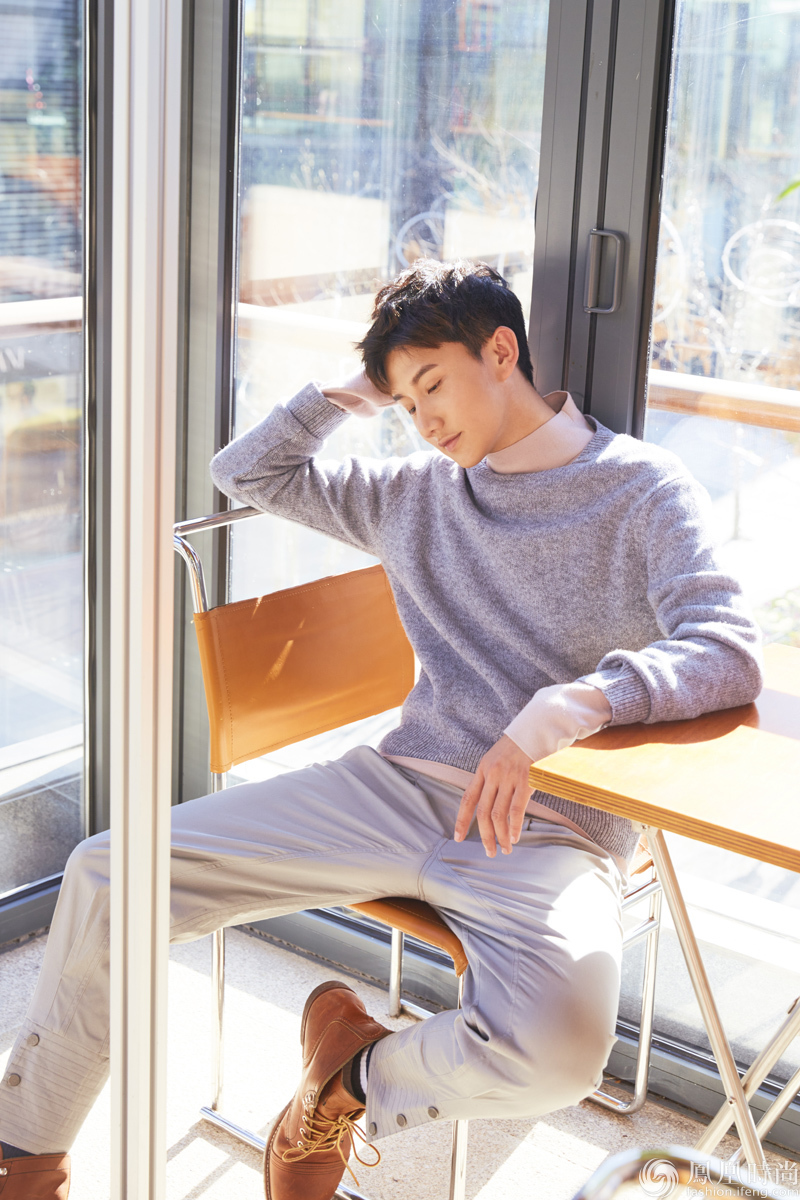 梁振伦暖冬写真曝光 阳光暖男帅气撩人
