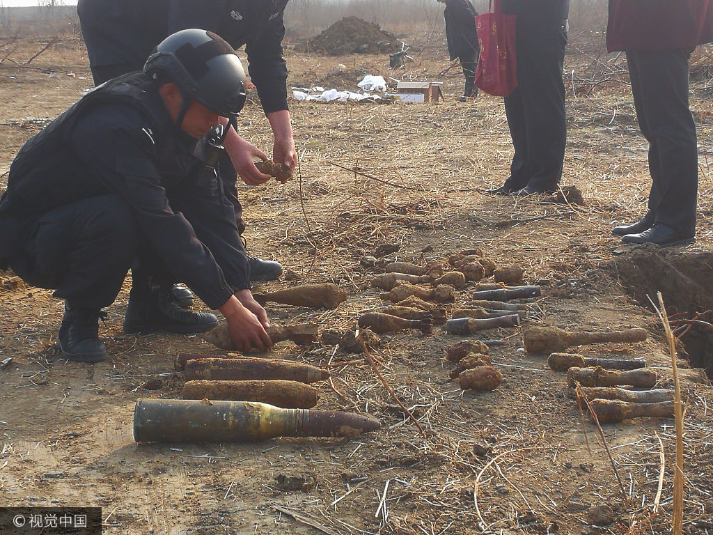 警方集中销毁数百废旧弹药爆炸物_资讯_凤凰网