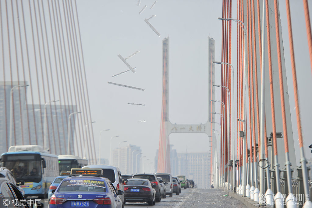 市民應繞行八一大橋,可就近選擇南昌大橋,英雄大橋,紅谷隧道同行