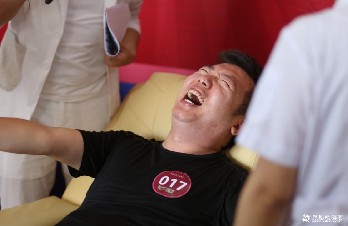 海口这些男士体验分娩阵痛,直呼受不了!