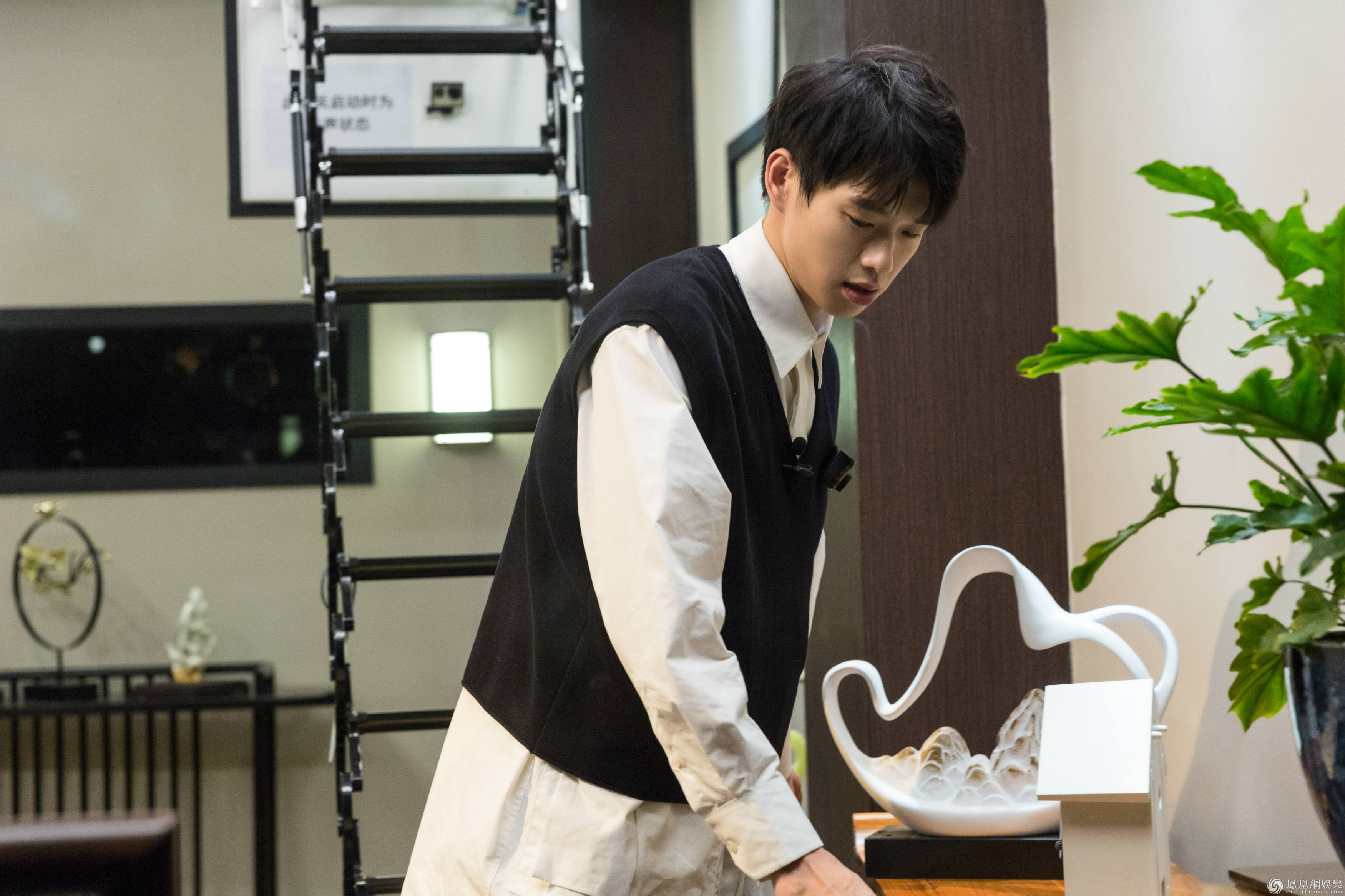 我是大侦探变大型群怼现场魏大勋首当侦探