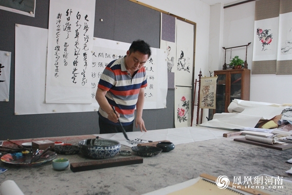 青年书法家贾旭东:狂草世界中的狂傲境界_河南频道_凤凰网