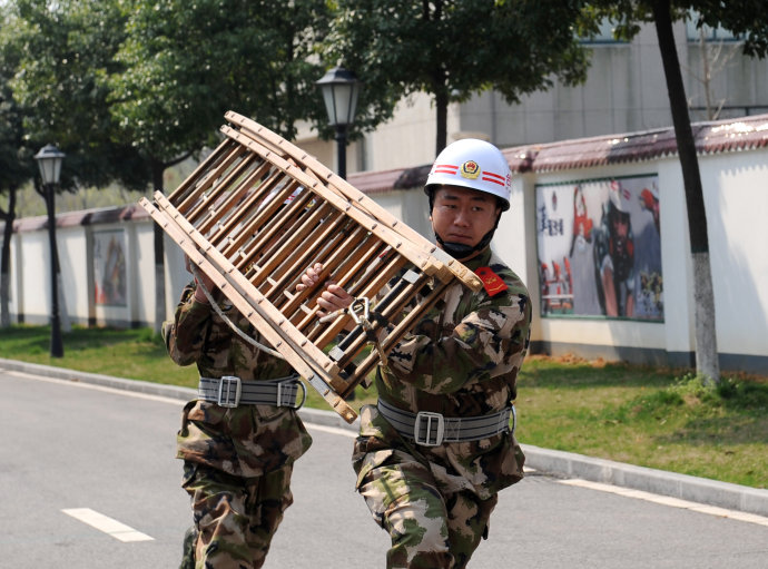 爱在生死瞬间的消防战士—沈鑫敏