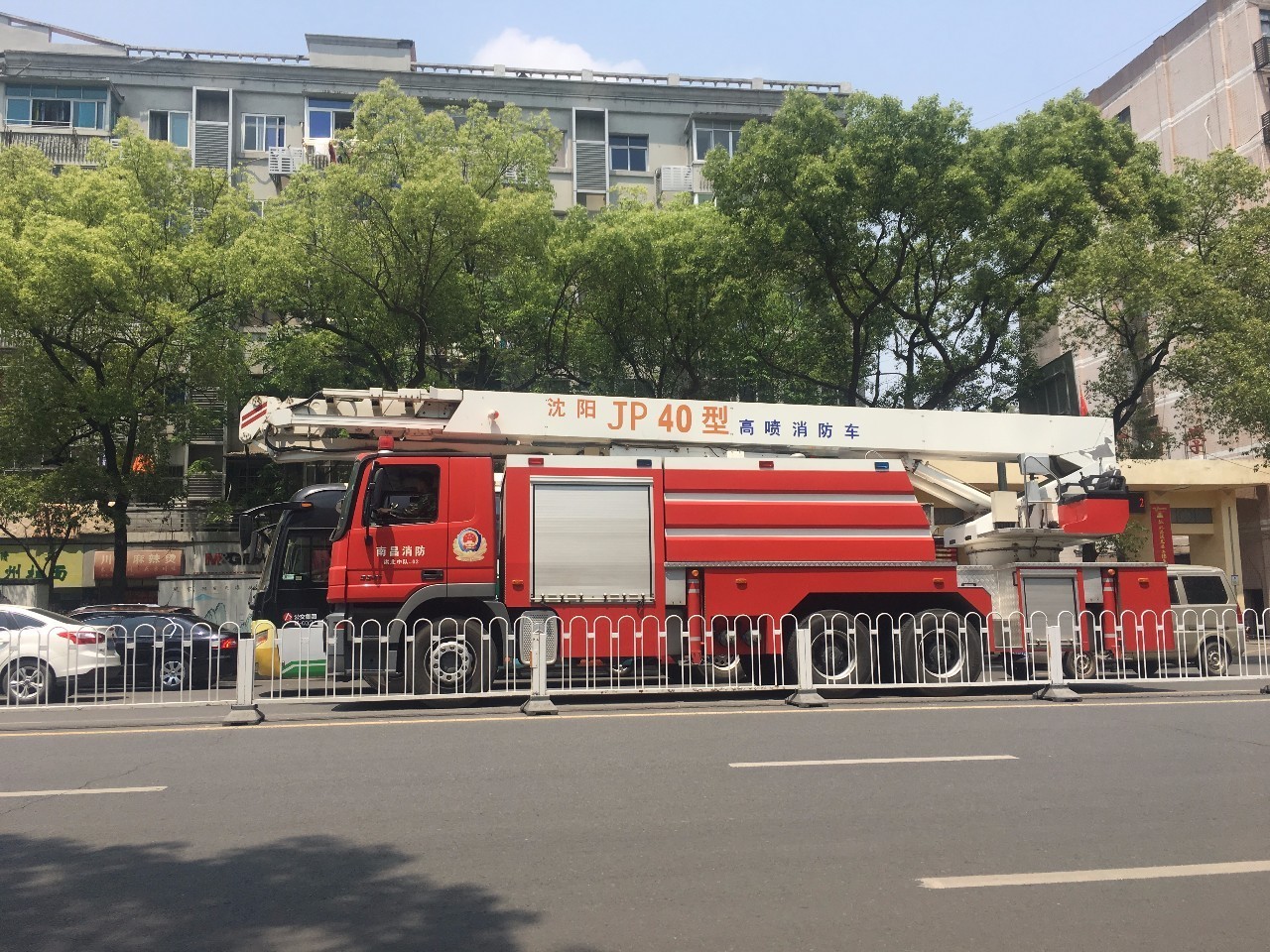南昌裕丰大厦着火 浓烟冲天(图/视频)