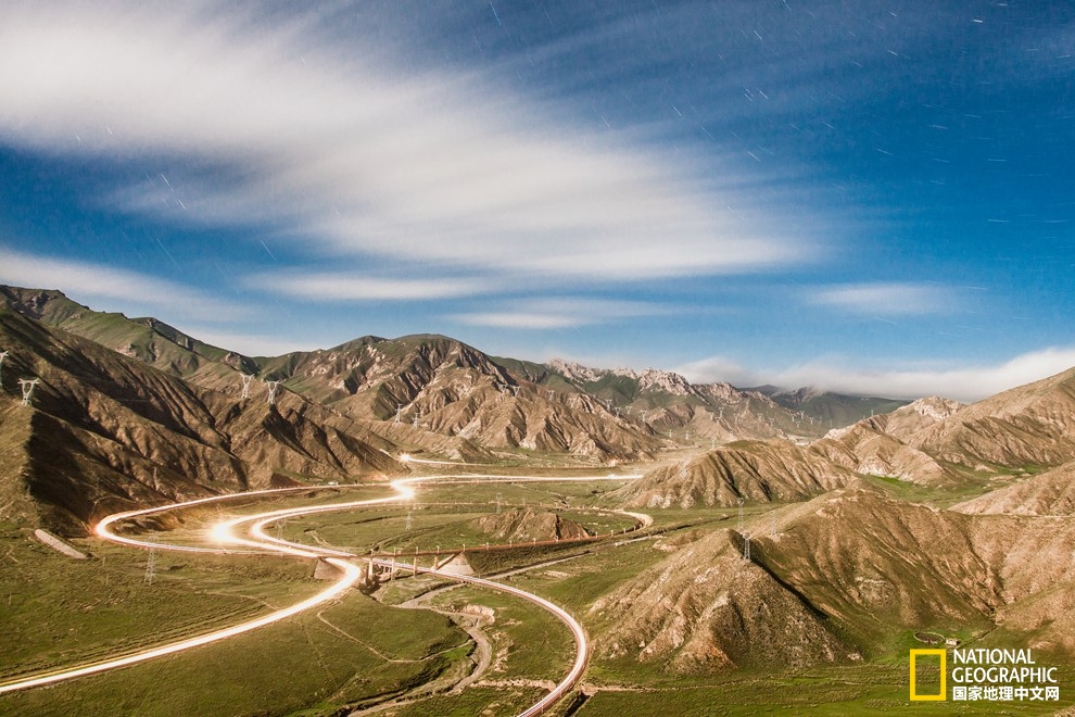 2013年7月,青藏铁路西格段,长时间曝光下的关角展线.