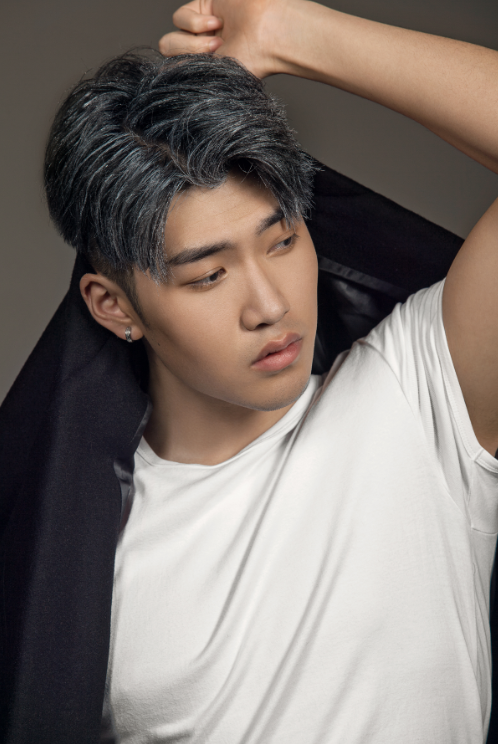 艺乐专访刘栋豪在喧嚣的王国里独自抚平坎坷