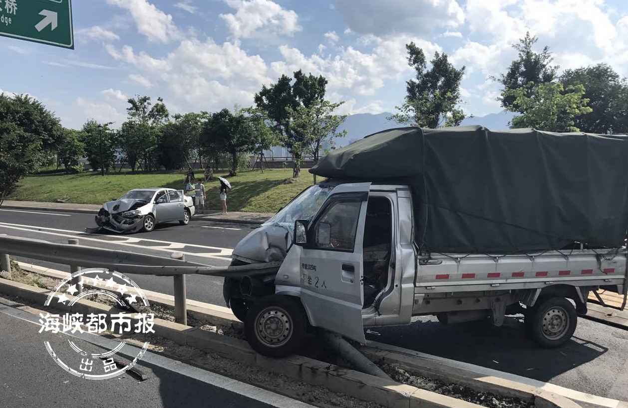福州三环发生惨烈车祸,货车司机左腿被磨残