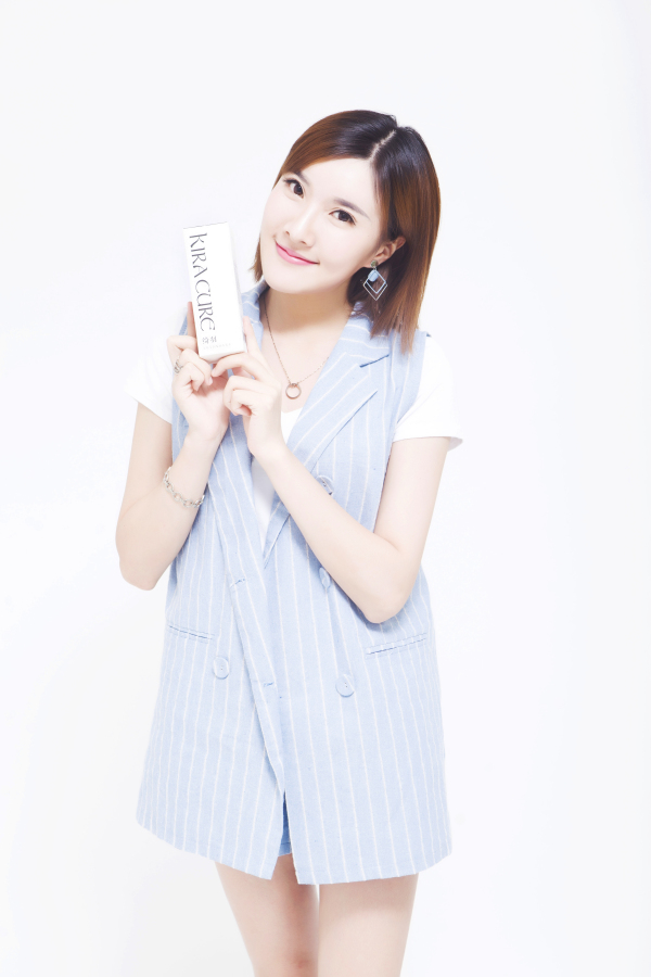 范雨彤最新写真曝光疑似代言