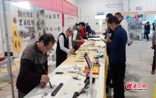 最美家庭陈庆理携书法作者创作200幅作品 收入捐赠贫困学童