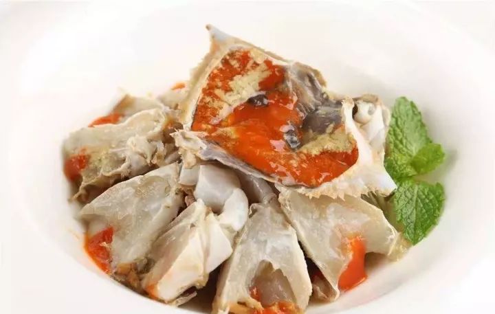 而又因有瓯江流淌,所以"江蟹"变成了家常便饭,是每家每户餐桌上的必备