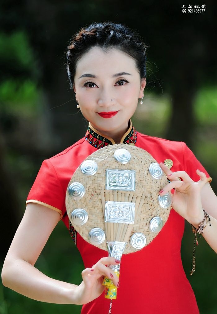 曾婧薇莫斯涵邓彦果果王娟张丽芬可可尹巧宁黄莉(王卫国 文/图)