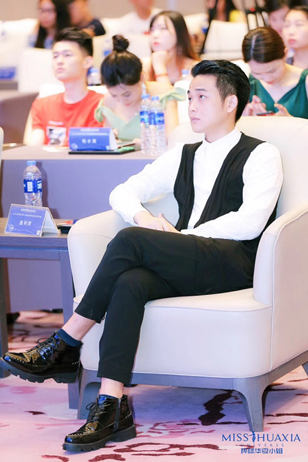 施科升现身环球华夏小姐福建赛区发布会