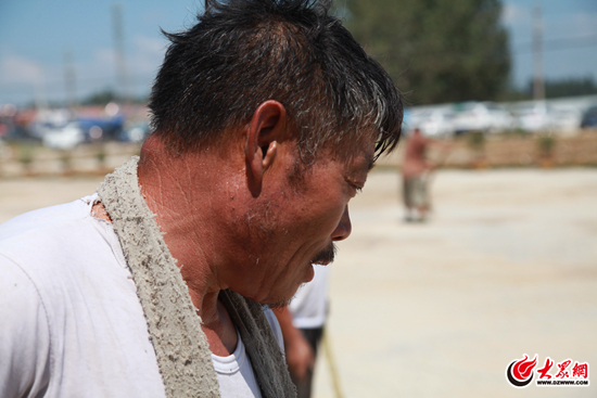 日照:烈日下的坚守 山海天的他们是城市最美的风景