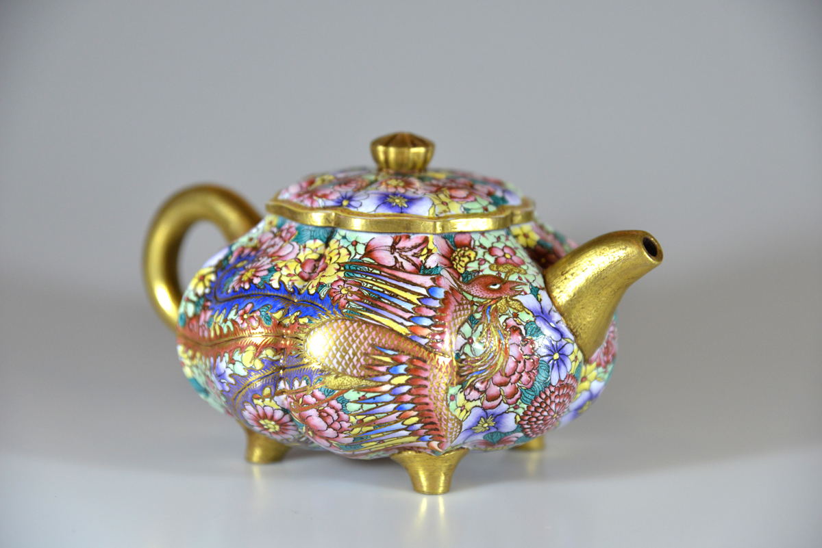 大清乾隆年制珐琅彩描金百花齐放龙凤紫砂壶现神秘面纱