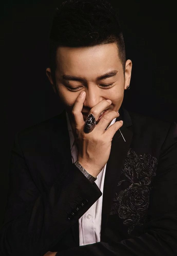 yy主播于利东北小镇青年用直播改变命运