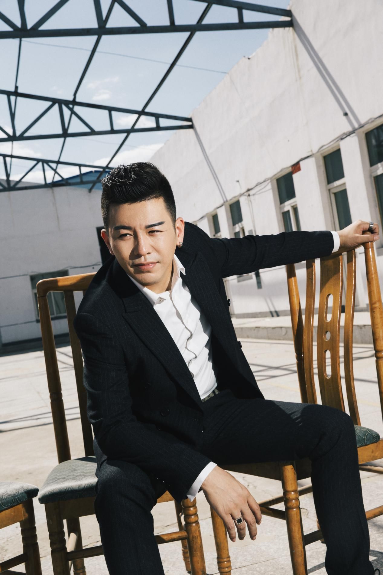 yy主播于利东北小镇青年用直播改变命运