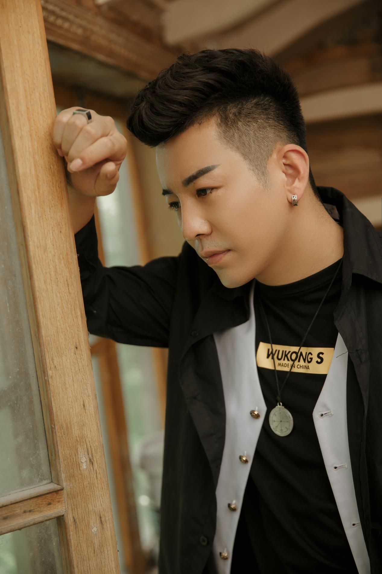 yy主播于利东北小镇青年用直播改变命运