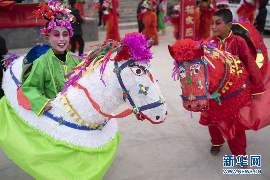 陇南山村社火庆丰年