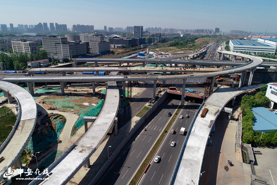 空中俯瞰合肥繁华大道集贤路互通立交工程