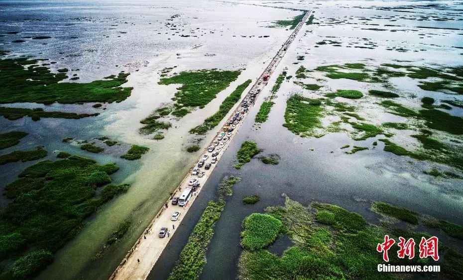 江西省九江市永修县的永吴公路大湖池段毛家家摄