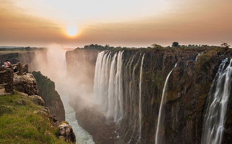 约塞米蒂国家公园约塞米蒂国家公园位于美国加利福尼亚州中部,其隧道