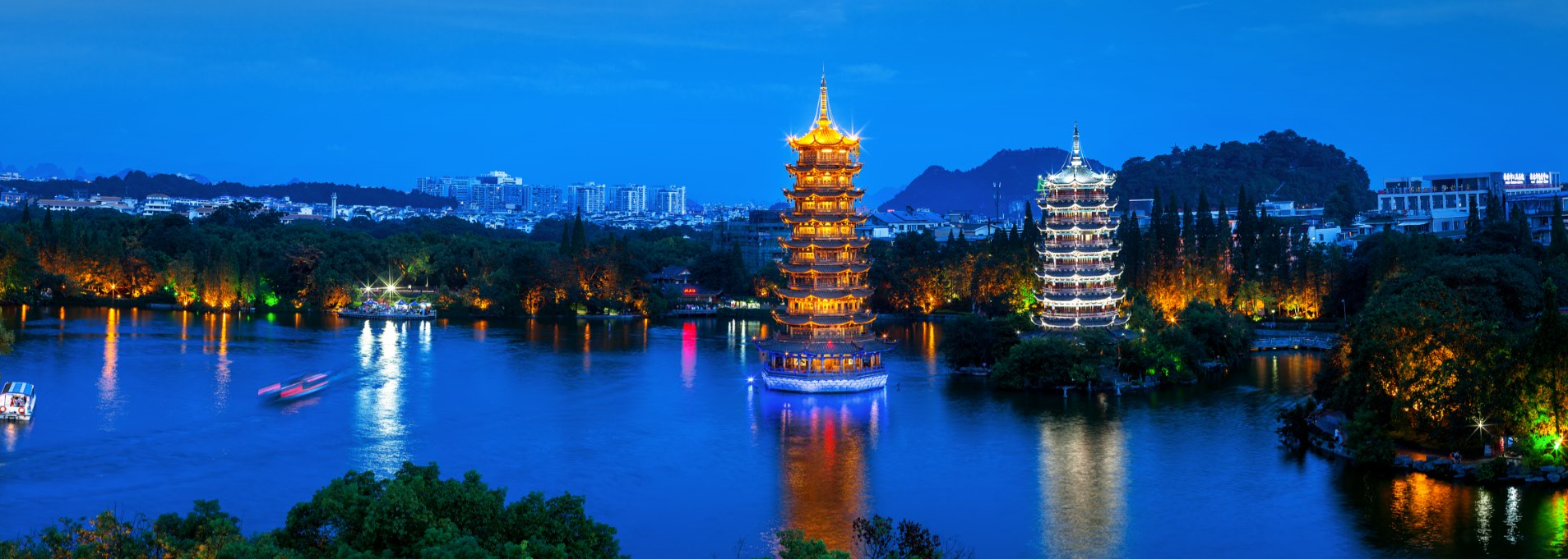 鸡年春晚红了桂林两江四湖象山景区人气翻番