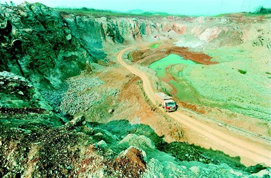 武汉首用矿坑消纳建筑渣土 填满后或建成景点(图)_湖北频道_凤凰网