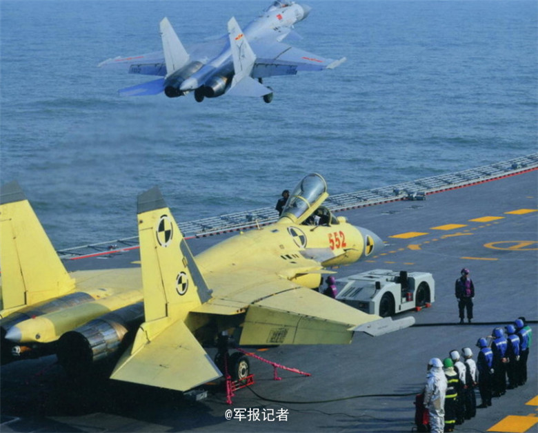 辽宁舰与歼-15的亲密接触!